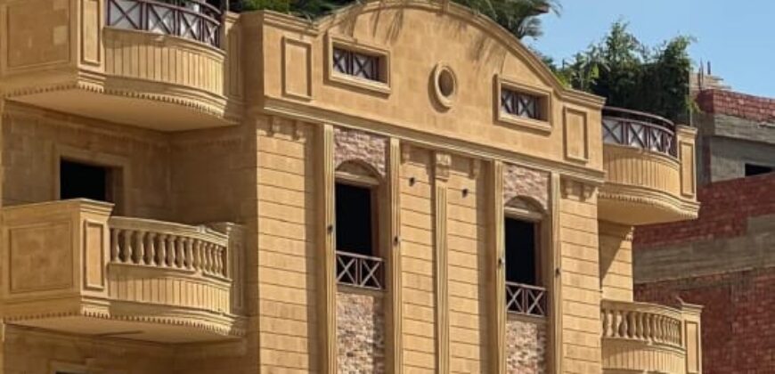 فيلا 490 متر دوبلكس بحديقه امامي بارقي الاحياء بمدينة الشروق