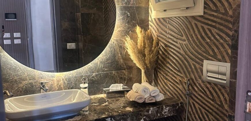 فيلا بكمبوند فايف ايست 232 متر متشطبه بالكامل