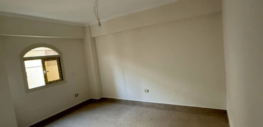 شقه بأرقي مناطق العمارات مساحة 190 م – الدور الثالث – بمدينة الشروق