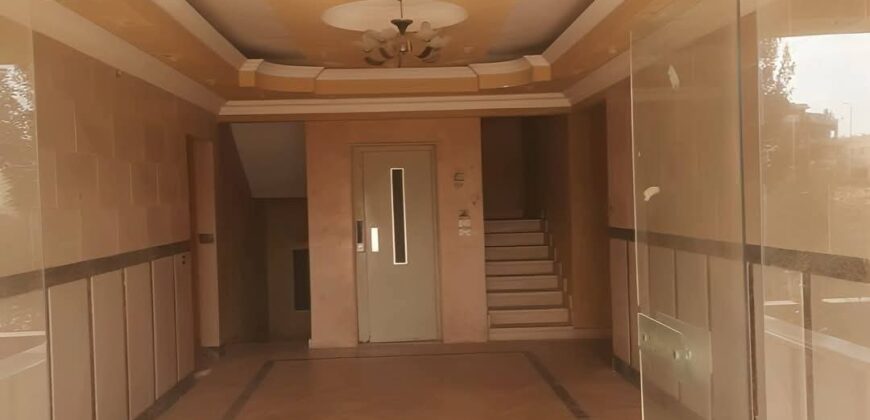 شقه بأرقي مناطق العمارات مساحة 190 م – الدور الثالث – بمدينة الشروق