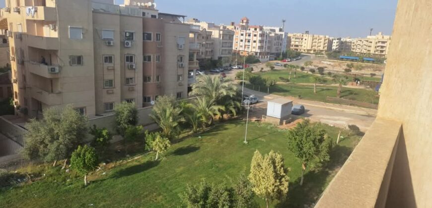 شقه بأرقي مناطق العمارات مساحة 190 م – الدور الثالث – بمدينة الشروق