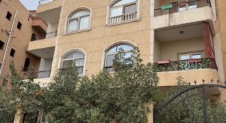 شقه بأرقي مناطق العمارات مساحة 190 م – الدور الثالث – بمدينة الشروق