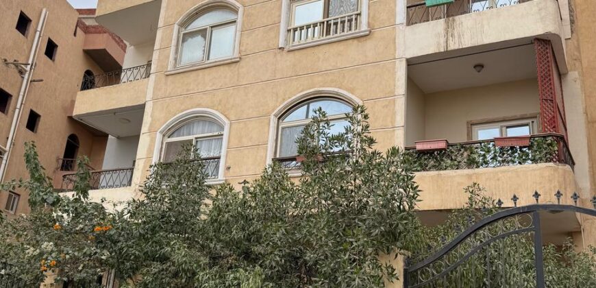شقه بأرقي مناطق العمارات مساحة 190 م – الدور الثالث – بمدينة الشروق
