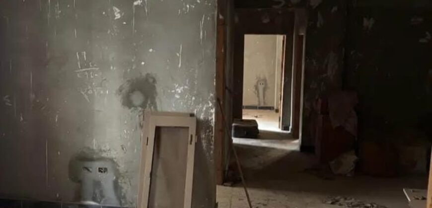 شقة ١٦٠م خلفي جانبي ٣/٤ تشطيب بالمنطقة ٢ عمارات
