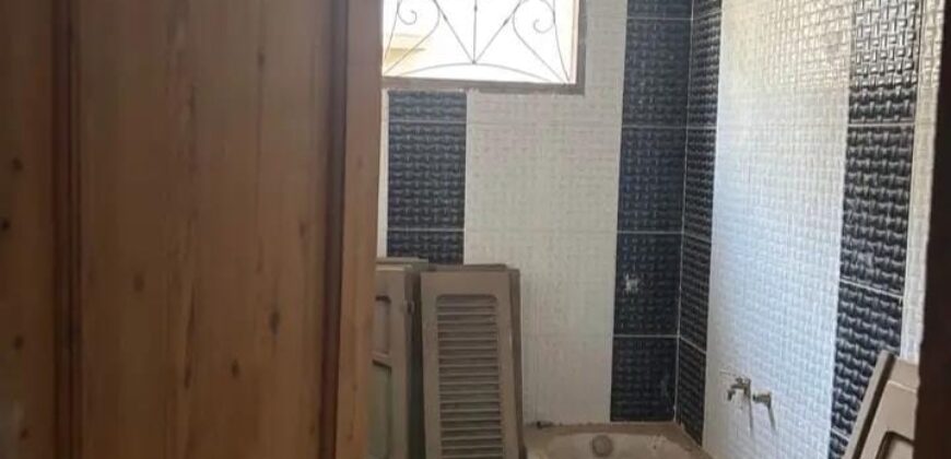 شقة ١٦٠م خلفي جانبي ٣/٤ تشطيب بالمنطقة ٢ عمارات
