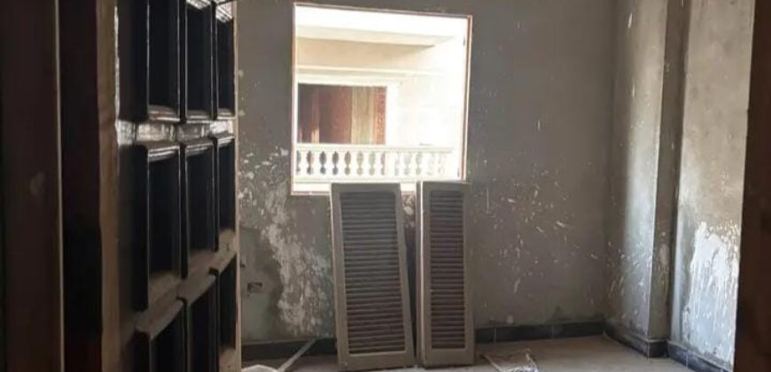 شقة ١٦٠م خلفي جانبي ٣/٤ تشطيب بالمنطقة ٢ عمارات
