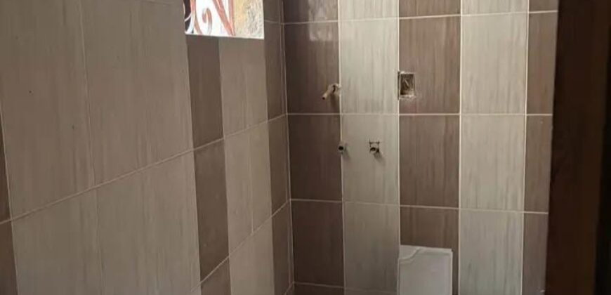 شقة ١٦٠م خلفي جانبي ٣/٤ تشطيب بالمنطقة ٢ عمارات