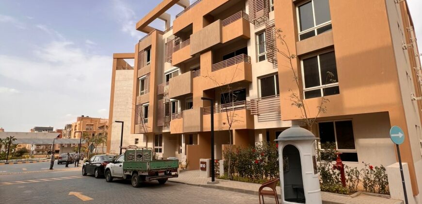 بنت هاوس ٢٣٢م بكمبوند جراندا لايف بموقع مميز جدا