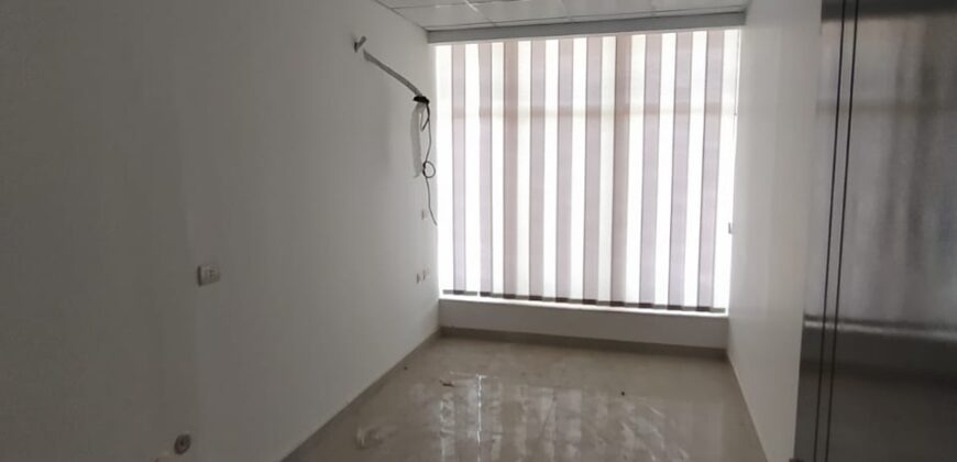 عيادة٦٠ م للإيجار بمول داون تاون بالمستشفي البريطاني عيادة٦٠ م للإيجار بمول داون تاون بالمستشفي البريطاني