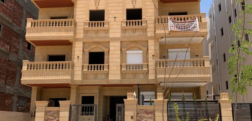 شقة روف 240 في المنطقة الثامنة في الشروق شقة روف 240 في المنطقة الثامنة في الشروق