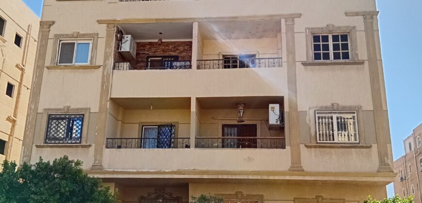 شقة روف لقطة ١٢٥ + ٣٠ م أوت دور جانبي علي جاردن متشطبة فى أرقى مناطق مدينة الشروق شقة روف لقطة ١٢٥ + ٣٠ م أوت دور جانبي علي جاردن متشطبة فى أرقى مناطق مدينة الشروق