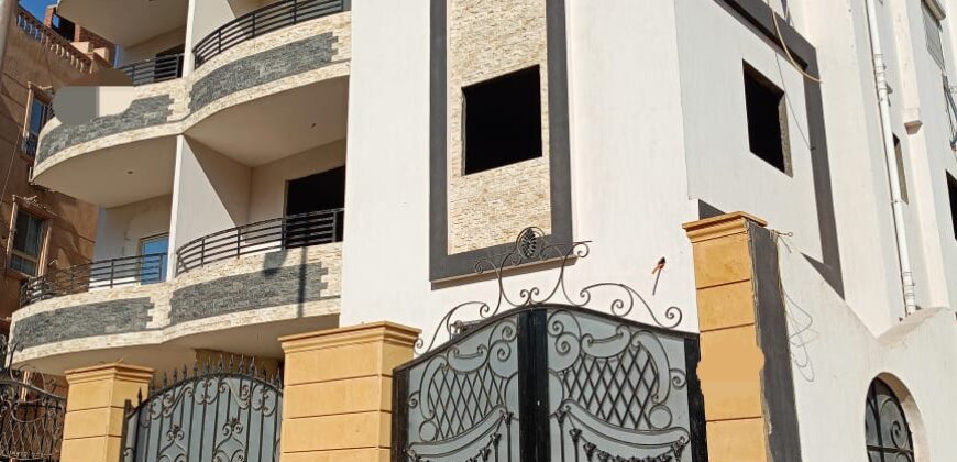 شقة ٢٢٠ م لقطة امامي دور ثاني فى ارقى مناطق العمارات بمدينة الشروق وبجانب طريق السويس شقة ٢٢٠ م لقطة امامي دور ثاني فى ارقى مناطق العمارات بمدينة الشروق وبجانب طريق السويس