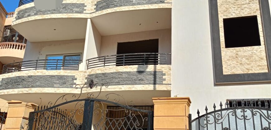 شقة ٢٢٠ م لقطة امامي دور ثاني فى ارقى مناطق العمارات بمدينة الشروق وبجانب طريق السويس شقة ٢٢٠ م لقطة امامي دور ثاني فى ارقى مناطق العمارات بمدينة الشروق وبجانب طريق السويس