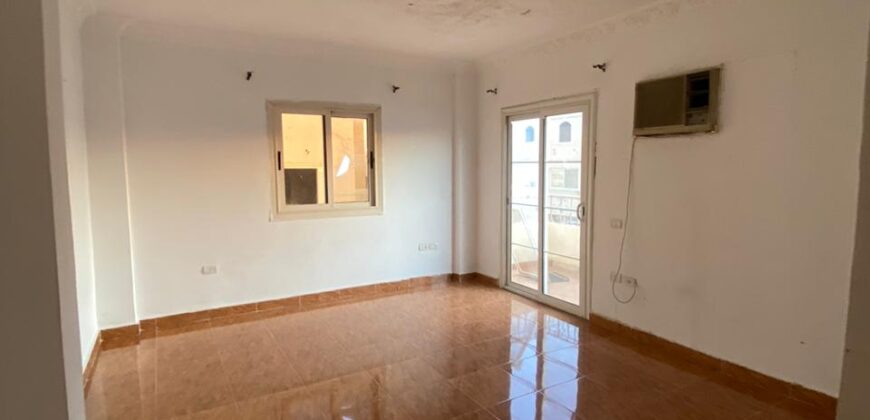 شقة روف لقطة ١٢٥ + ٣٠ م أوت دور جانبي علي جاردن متشطبة فى أرقى مناطق مدينة الشروق شقة روف لقطة ١٢٥ + ٣٠ م أوت دور جانبي علي جاردن متشطبة فى أرقى مناطق مدينة الشروق