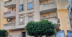 دوبلكس لقطة ٤٠٠ م بجاردن امامية بجانب نادي جرين هيلز وجميع الخدمات