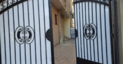 دوبلكس لقطة ٤٠٠ م بجاردن امامية بجانب نادي جرين هيلز وجميع الخدمات