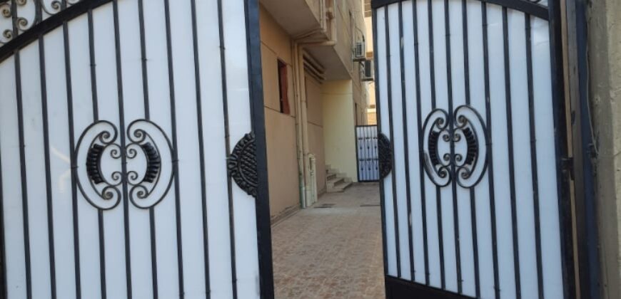 دوبلكس لقطة ٤٠٠ م بجاردن امامية بجانب نادي جرين هيلز وجميع الخدمات