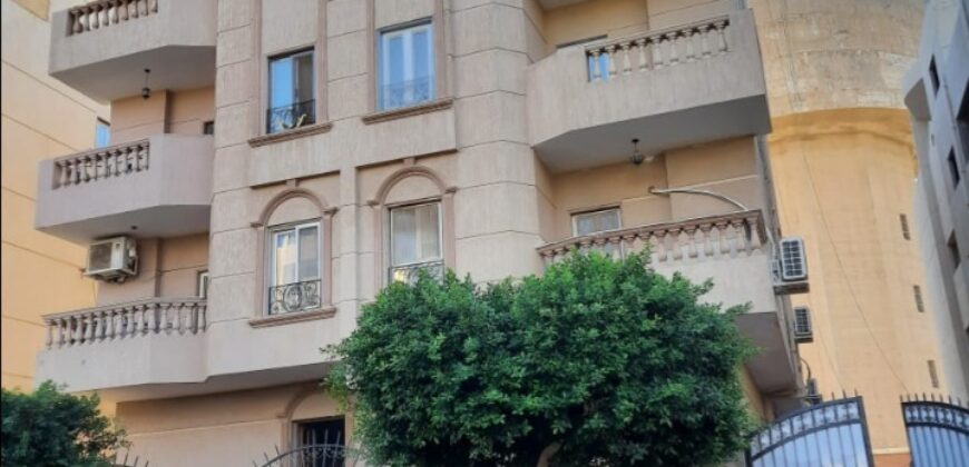 ارضى مرتفع 100 م للبيع بسعر مميز بجانب نادي جرين هيلز ودار مصر وجميع الخدمات