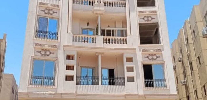 روف امامي لقطة ٢٥٠ م + ٢٥ م أوت دور بسعر وبلوكيشن مميز دقيقة لطريق السويس وجميع الخدمات