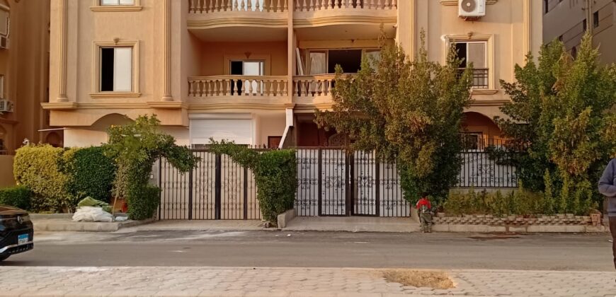 شقة لقطة ١٩٥ م فيو امامي علي جاردن مميز وبجانب طريق الحرية