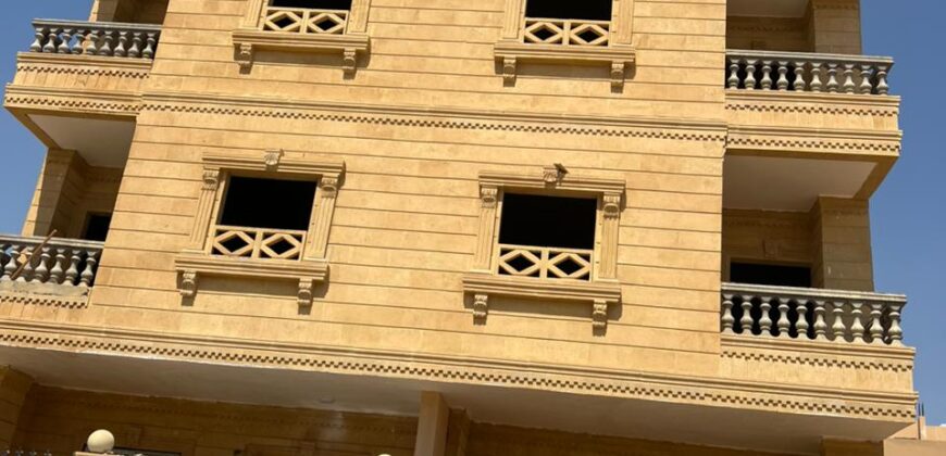 شقة 195م للبيع ارضي بجاردن في الحي الثالث شرق