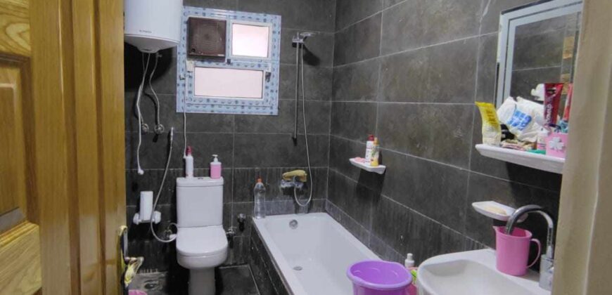 شقة امامي لقطة ١٦٠ م متشطبة سوبر لوكس بجانب كمبوند حسن علام وطريق السويس وجميع الخدمات