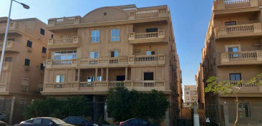 روف لقطة ٣٠٠ م للبيع بفيو مفتوح علي جاردن كبيرة وبلوكيشن مميز بجانب الخدمات فى مدينة الشروق