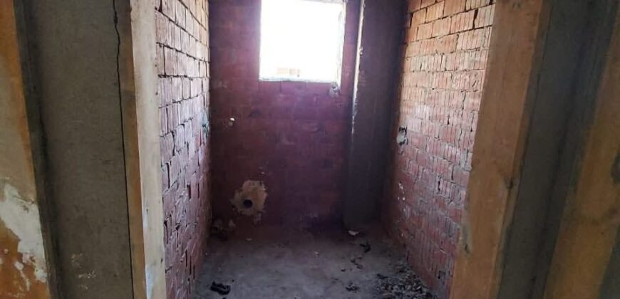 شقة لقطة ١٣٥ م دور ثاني جانبي خلفى بفيو مفتوح فى مدينة الشروق وبجانب جميع الخدمات