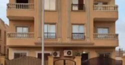 شقة لقطة ١٣٥ م دور ثاني جانبي خلفى بفيو مفتوح فى مدينة الشروق وبجانب جميع الخدمات