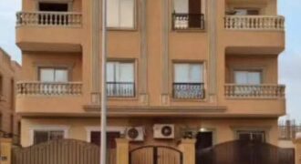 شقة لقطة ١٣٥ م دور ثاني جانبي خلفى بفيو مفتوح فى مدينة الشروق وبجانب جميع الخدمات