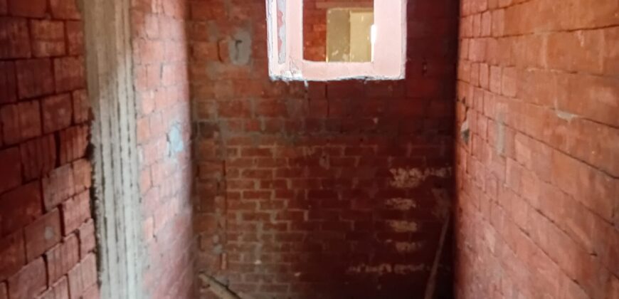 شقة لقطة ٢٠٠ م فيو امامي مفتوح علي جاردن بمدينة الشروق وبجانب طريق الحرية و جميع الخدمات