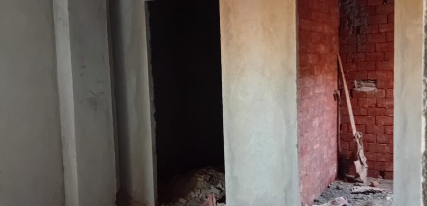 شقة لقطة ٢٠٠ م فيو امامي مفتوح علي جاردن بمدينة الشروق وبجانب طريق الحرية و جميع الخدمات