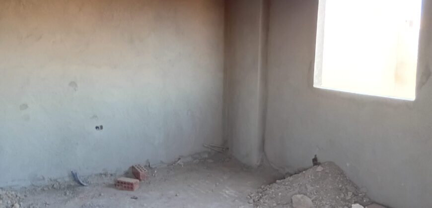 شقة لقطة ٢٠٠ م فيو امامي مفتوح علي جاردن بمدينة الشروق وبجانب طريق الحرية و جميع الخدمات