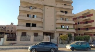 شقة لقطة ٢٠٠ م فيو امامي مفتوح علي جاردن بمدينة الشروق وبجانب طريق الحرية و جميع الخدمات