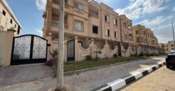 شقة لقطة ١٥٥ م امامي بفيو مميز في فيلا شيك بمدينة الشروق وبجانب جميع الخدمات