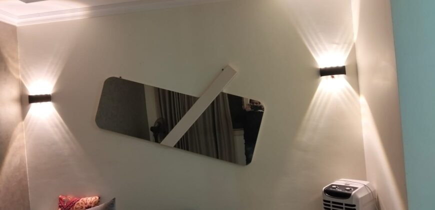 شقة لقطة ١٤٠ م دور اول متشطبة الترا سوبر لوكس بلوكيشن مميز بمدينة الشروق