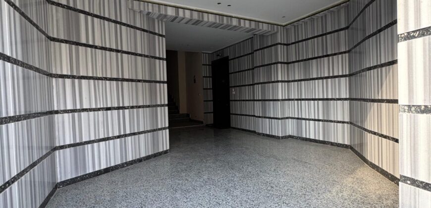 شقة لقطة ١٧٥ م دور ثاني متكرر فيو جاردن جميل بأرقى مناطق مدينة الشروق