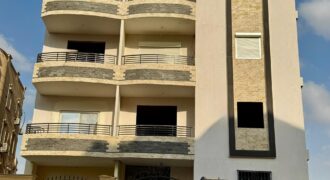 شقة لقطة ١٧٥ م دور ثاني متكرر فيو جاردن جميل بأرقى مناطق مدينة الشروق