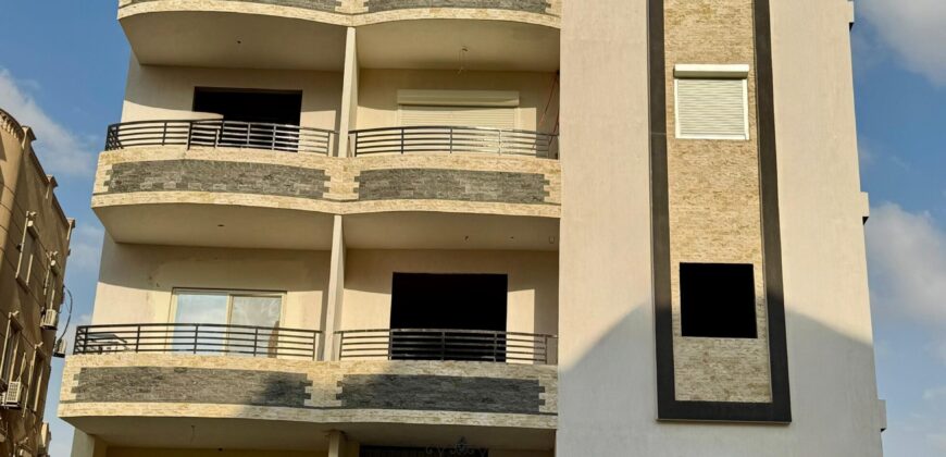 شقة لقطة ١٧٥ م دور ثاني متكرر فيو جاردن جميل بأرقى مناطق مدينة الشروق