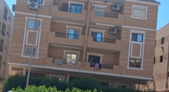 شقة لقطة ١٧٥ م امامي بفيو مميز علي جاردن بحري بمدينة الشروق