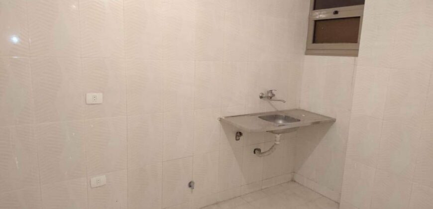 شقة لقطة للبيع ١٥٥ م متشطبة بالكامل بمدينة الشروق بجانب طريق الحرية وجميع المولات