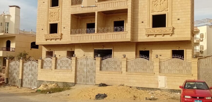 شقة 220م للبيع دور ثاني امامي في الحي الثالث شرق