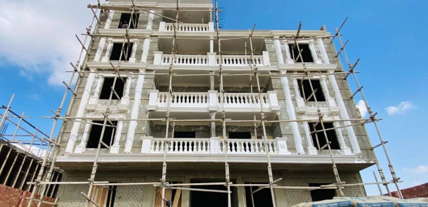 شقة لقطة للبيع ٢٠٥ م فيو امامي مميز دور ثالث متكرر بمدينة الشروق وبجانب طريق الحرية والخدمات