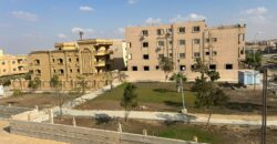 شقة لقطة للبيع ١٧٠ م فيو جانبي مميز علي جاردن بحي فيلات بمدينة الشروق