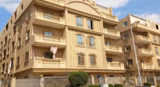 شقة لقطة للبيع ١٧٥ م فيو امامي مميز دور رابع بمدينة الشروق امام طريق الحرية