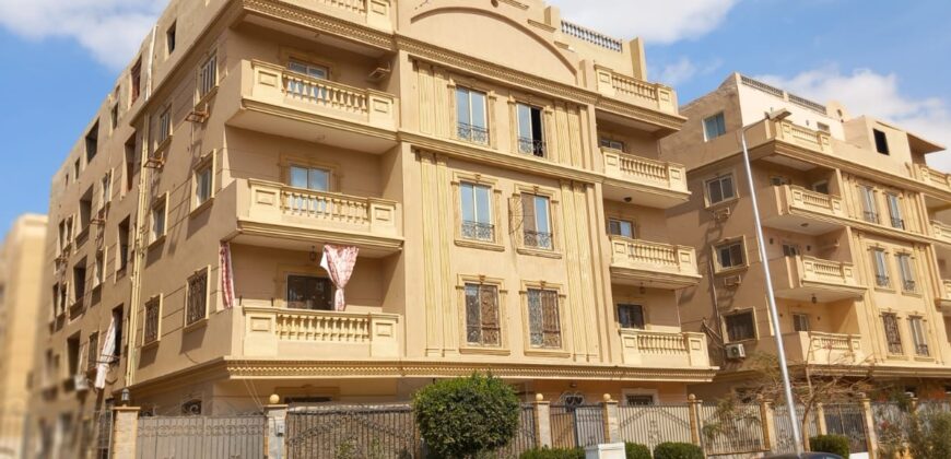 شقة لقطة للبيع ١٧٥ م فيو امامي مميز دور رابع بمدينة الشروق امام طريق الحرية