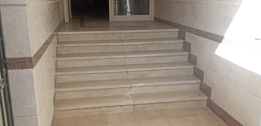 شقة لقطة للبيع ١٧٥ م فيو امامي مميز دور رابع بمدينة الشروق امام طريق الحرية