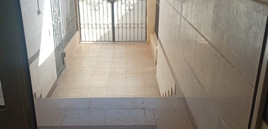 شقة لقطة للبيع ١٧٥ م فيو امامي مميز دور رابع بمدينة الشروق امام طريق الحرية