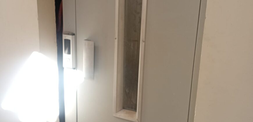 شقة لقطة للبيع ١٧٥ م فيو امامي مميز دور رابع بمدينة الشروق امام طريق الحرية