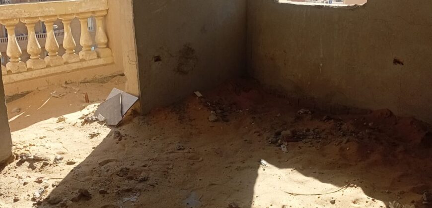 شقة لقطة للبيع ١٧٥ م فيو امامي مميز دور رابع بمدينة الشروق امام طريق الحرية